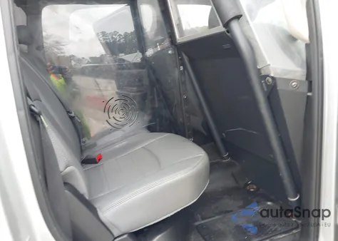 2016 Ram 1500 Ssv z USA, uszkodzony, nr VIN 1C6RR7XT3GS180182